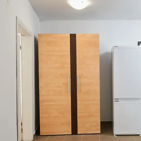 Отель Koral